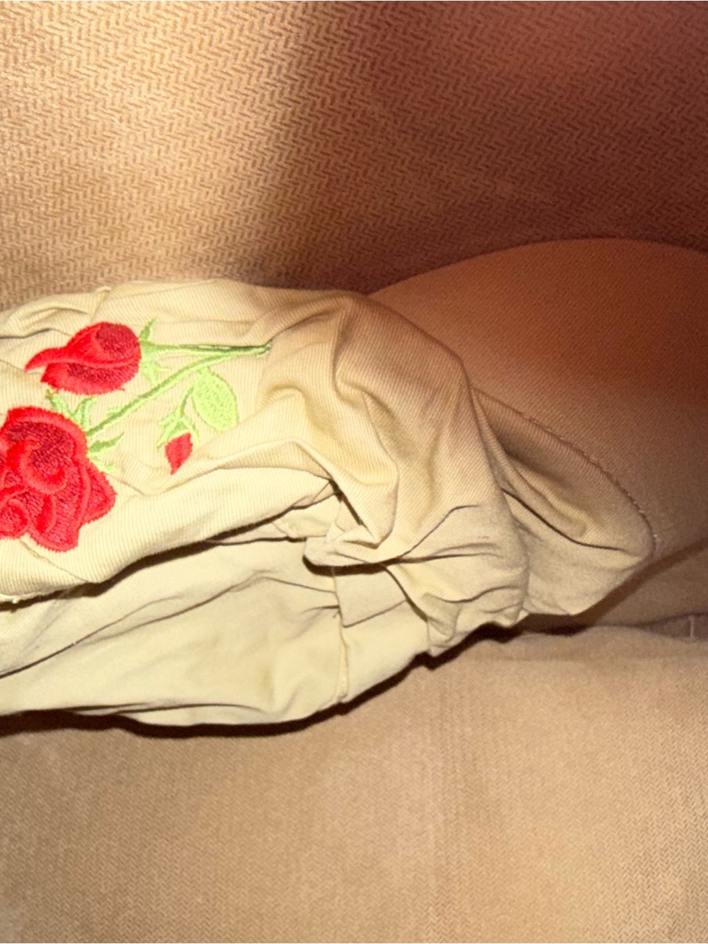 Embroidered Red Rose Beige hat
